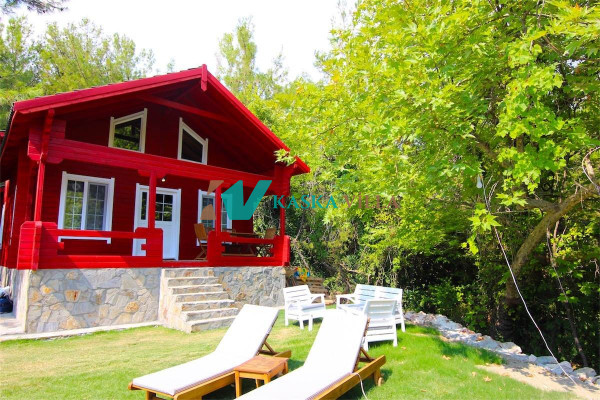 Villa Kırmızı Ev, Doğa Manzaralı, Jakuzili, Muhafazakar Kiralık Balayı