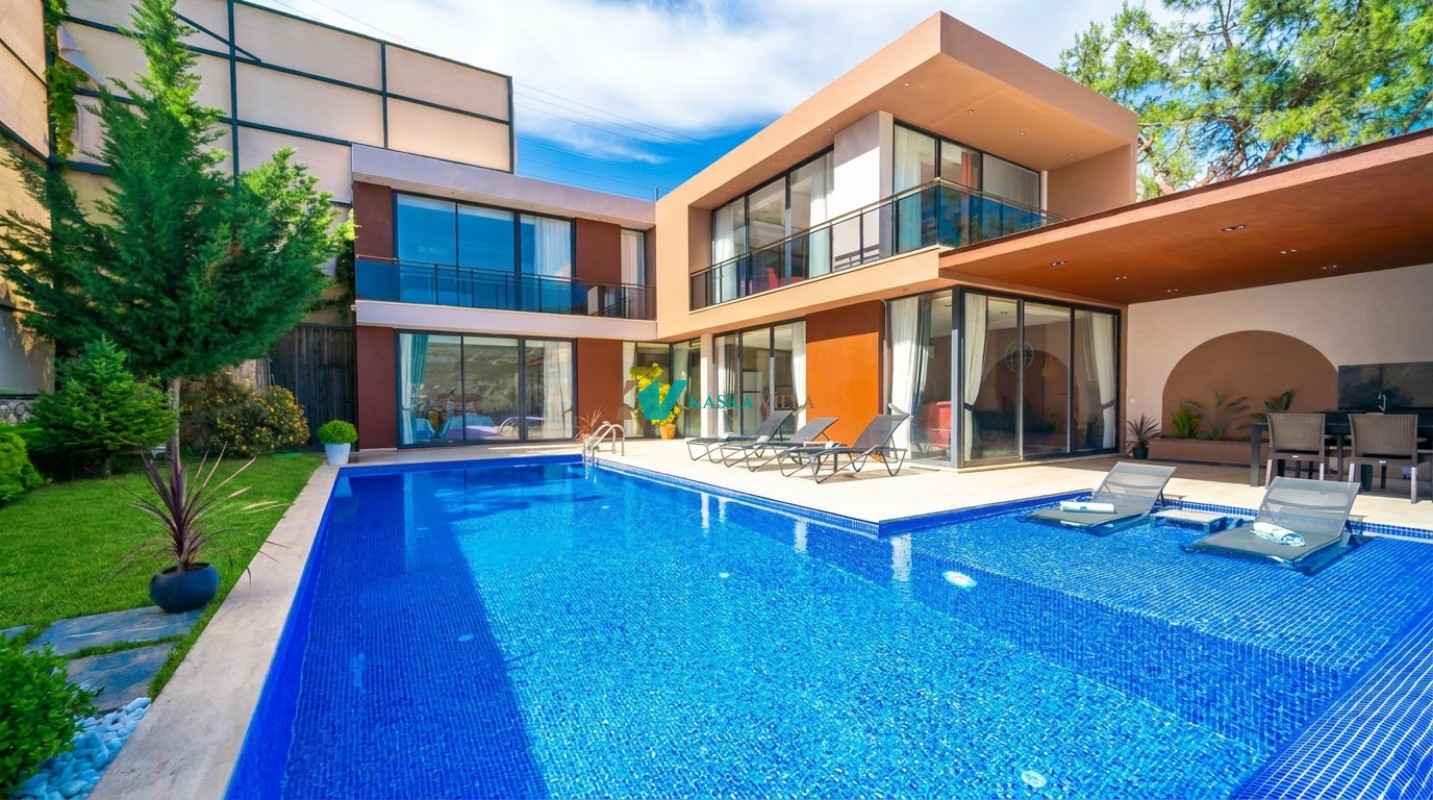 Villa Sarı