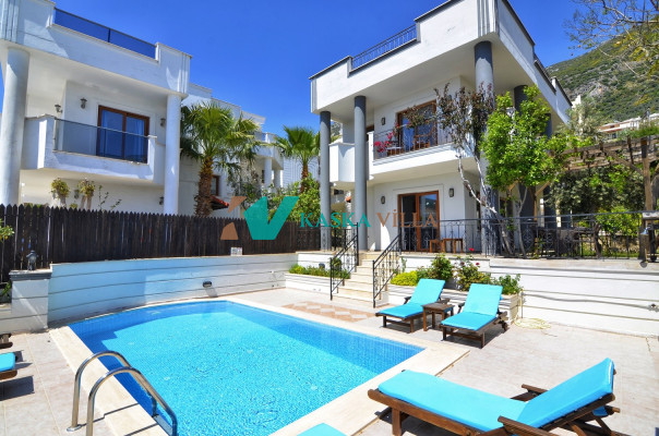 Villa Buğlem, Deniz Manzaralı, Denize Yakın, Merkeze Yürüme Mesafesinde