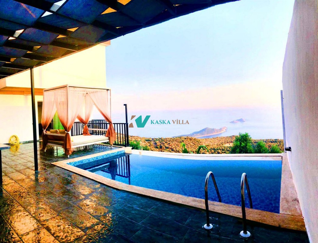 Villa Mulberry Poolsuit 10